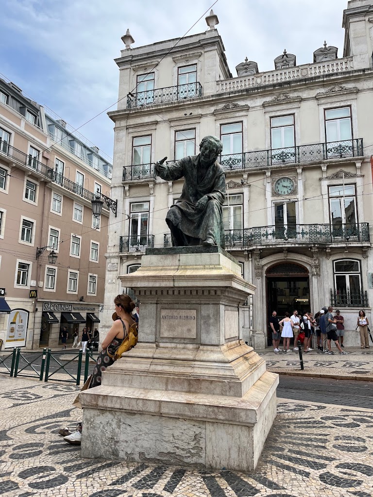 Estatua a Antonio Ribeiro Chiado