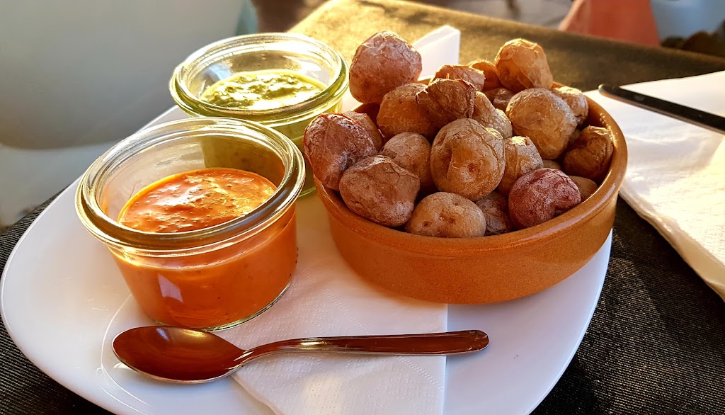 Tasca Tu Rincon — Comida y bebida