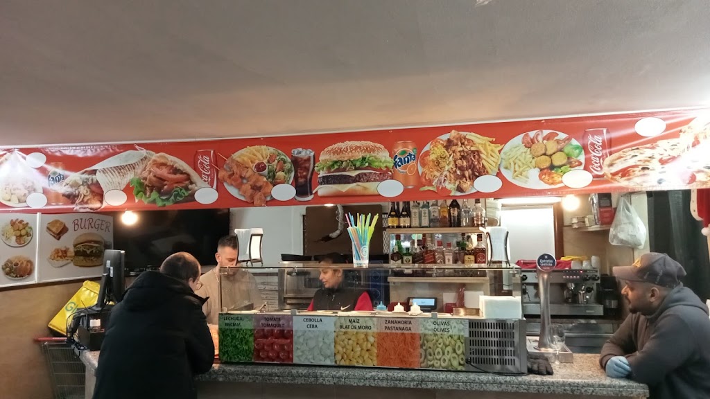 AMIGO KEBAB PIZZERIA SANT FELIU — Ambiente