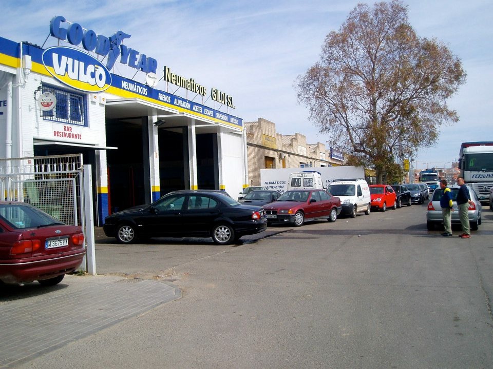 Neumaticos Gildi — Exterior