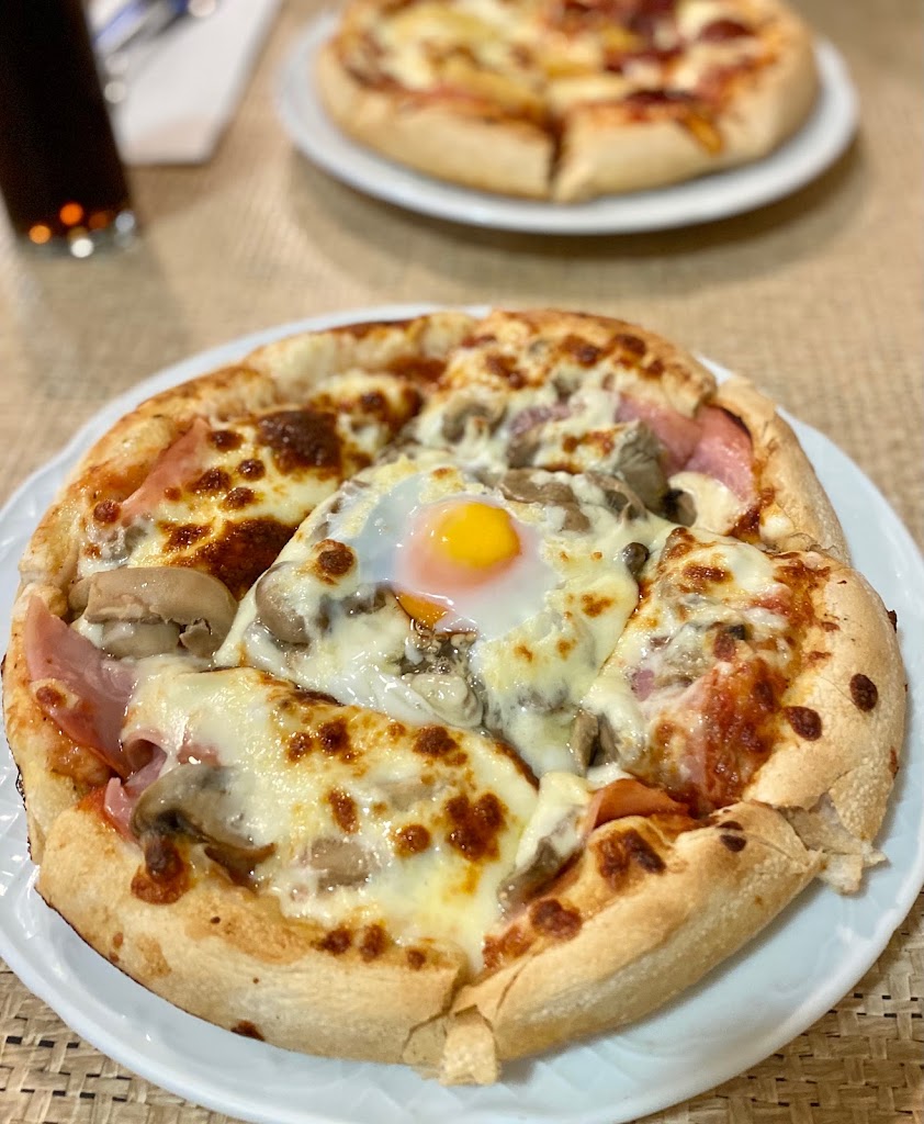 Pizzeria Piccolo Mondo — Pizza