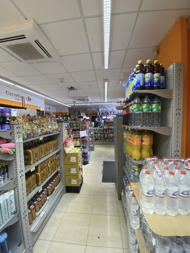 Estacion de servicio Cepsa — Interior