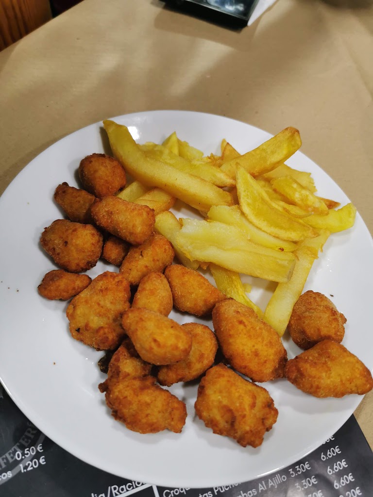 Bar Los Gomez — Comida y bebida