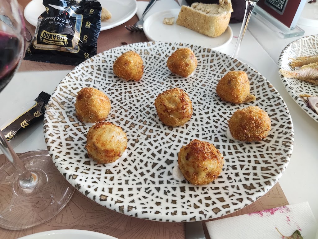 Bodega Jerezana — Comida y bebida