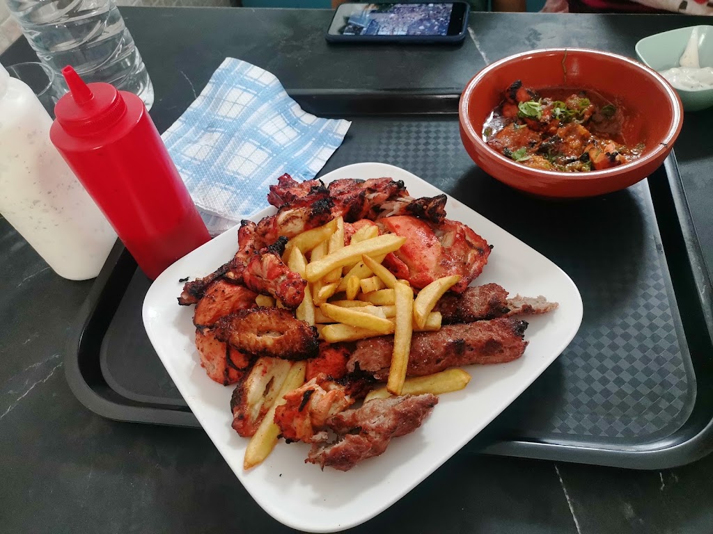 Tika kebab Pizzeria Indian Food Aspe — Comida y bebida