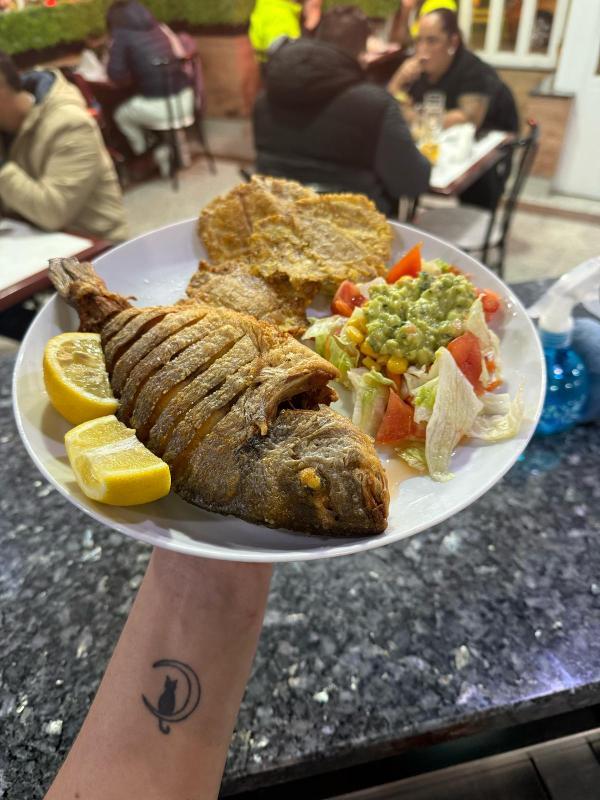 Tazzmania Restaurante Bar Latino Colombiano — Comida y bebida