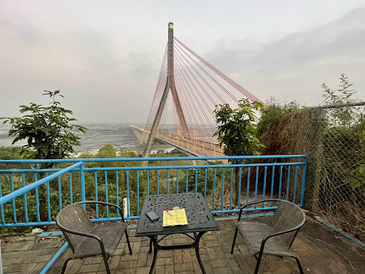 斜張橋畔咖啡館 的照片