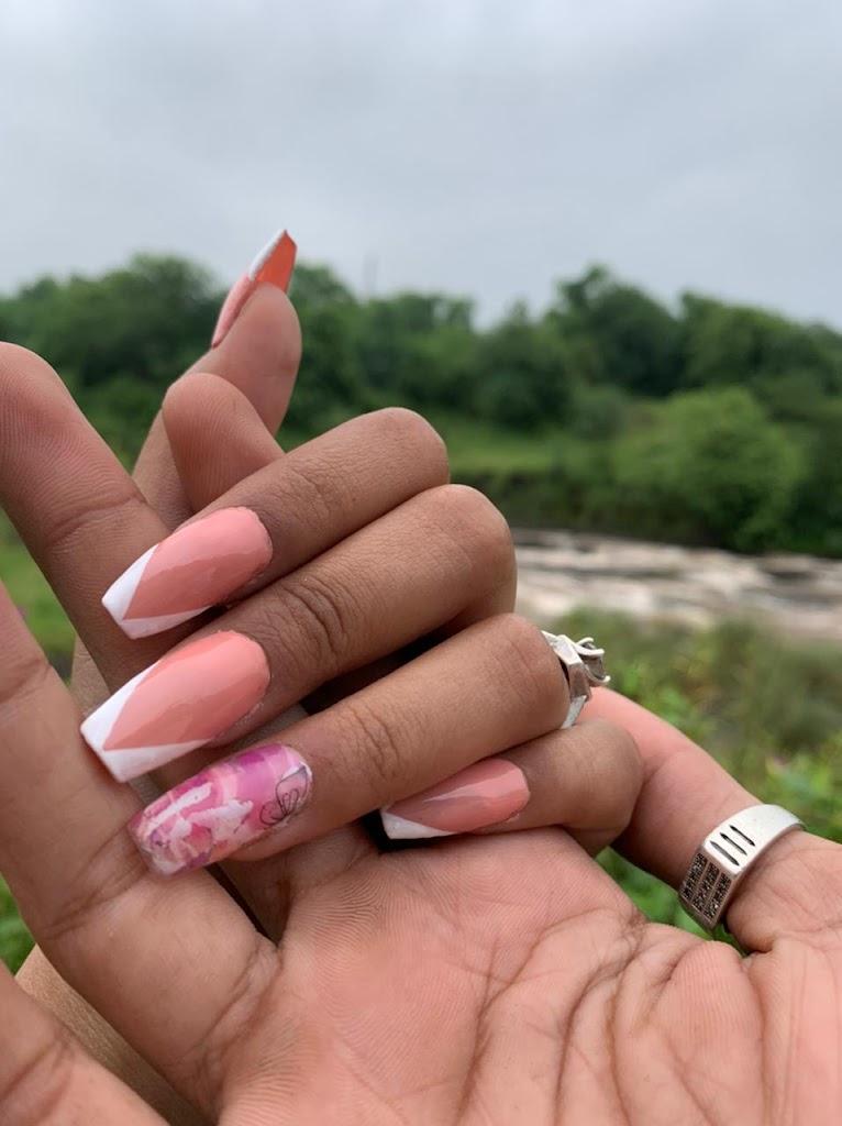 Make Up And Nail Academy By Mausami