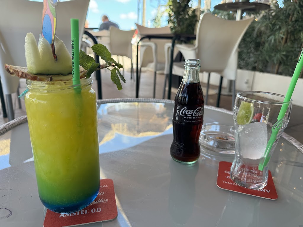 Bar Mojito Beach — Comida y bebida