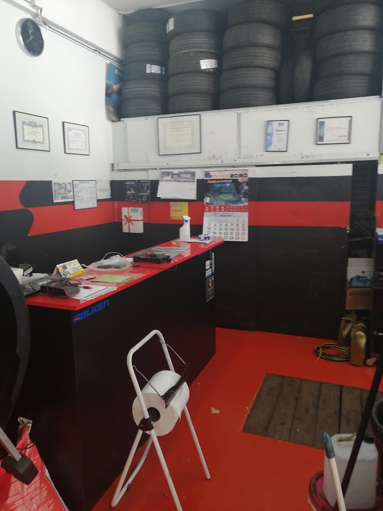 Auto taller Arthur Motor — Interior