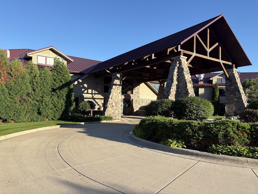  Wave Pointe Marina & Resort.