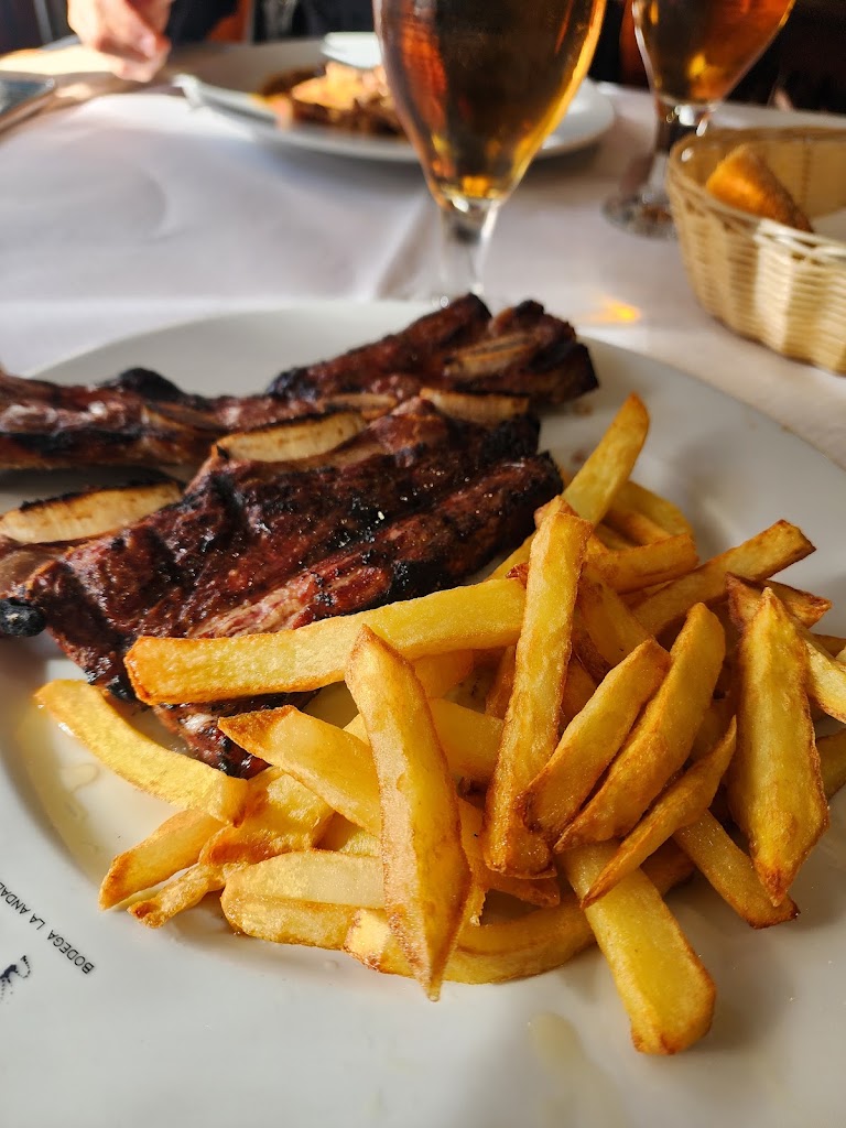 Can May Tanquis — Comida y bebida