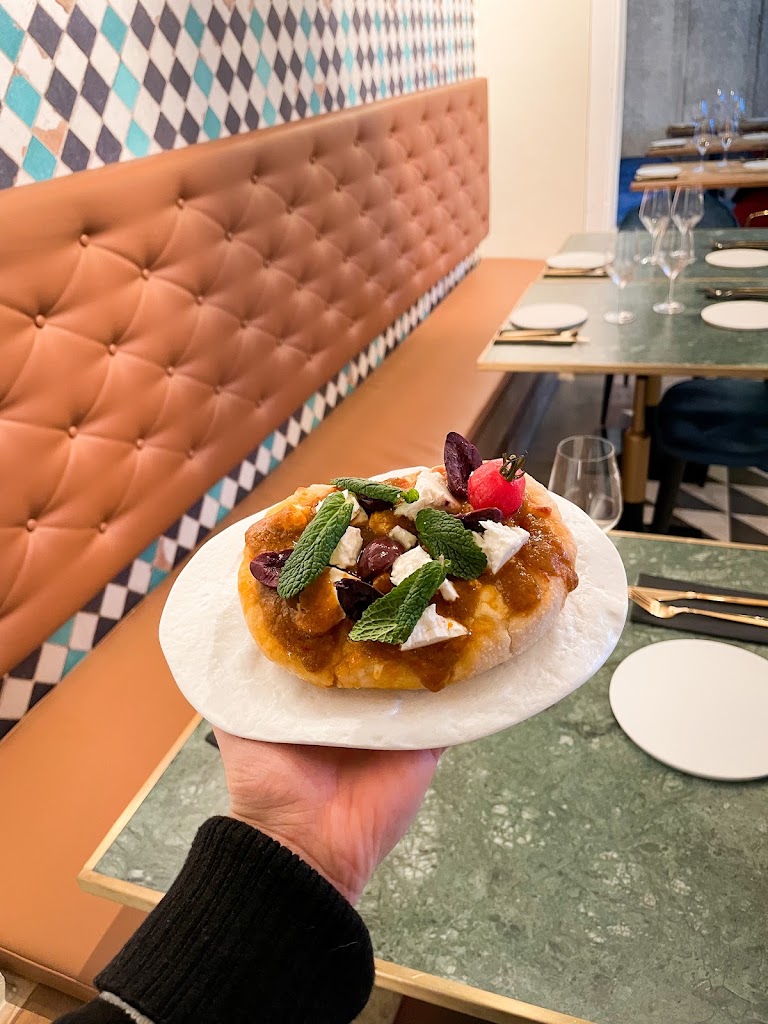 Fooco * Restaurant & Cocktails — Comida y bebida