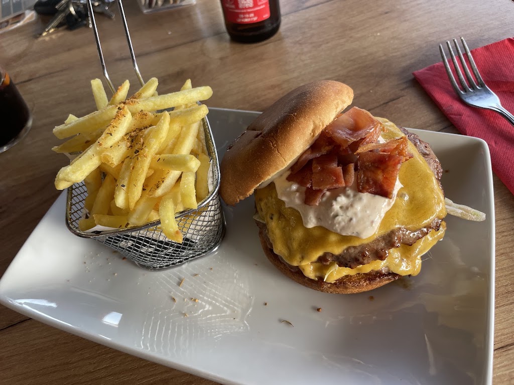 BocaSeca San Pedro — Comida y bebida