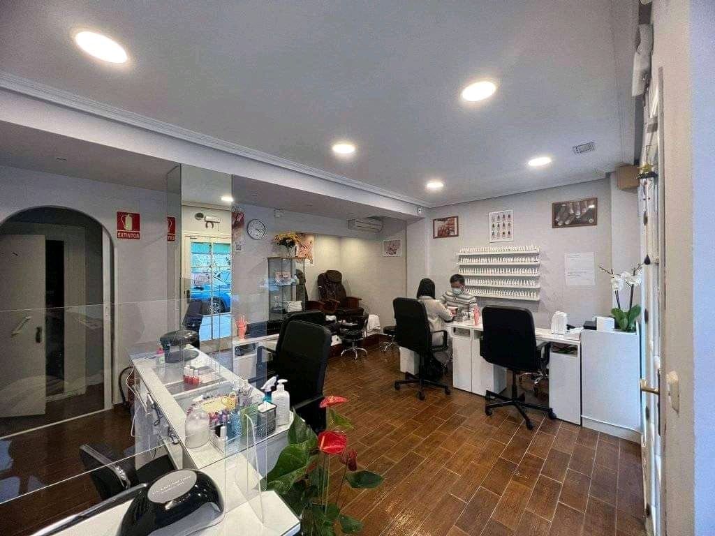 SAIGON NAILS . BELLEZA VIETNAMITA — Interior