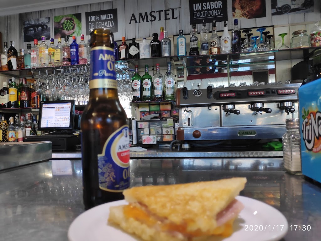 Cafe Bar Placituela — Comida y bebida
