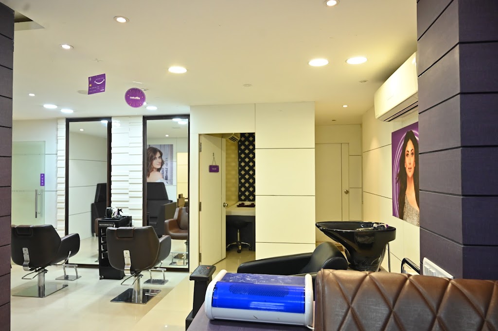 Naturals Salon Unisex Hair Style Salon Beauty Parlour Hair Salon Bridal Makeup In Padmaraonagar Secunderabad