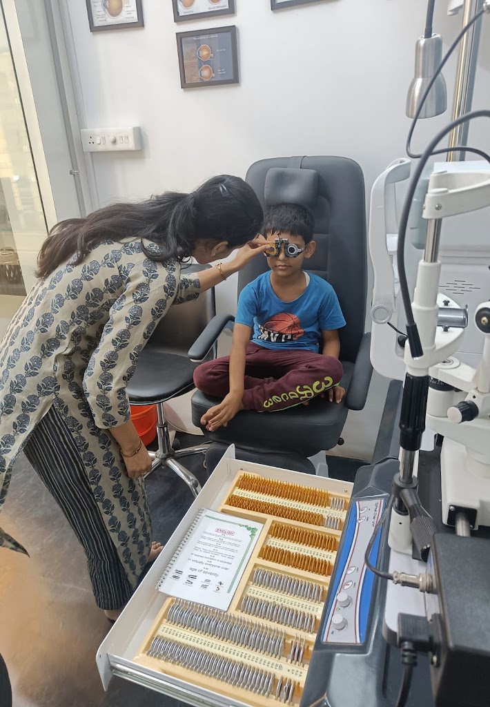 Yash Vision Care Best Optical Eye Specialist Best Eye Checkup Clinic Spectacles Contact Lens Sunglasses