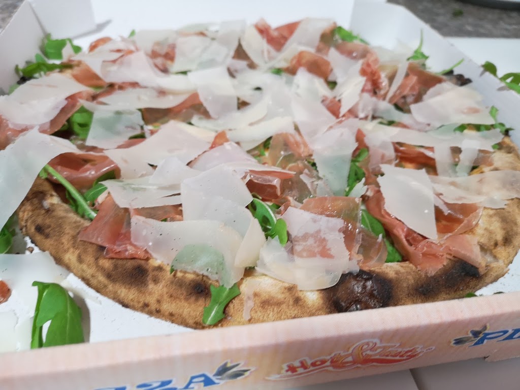 Nostra Pizza — Comida y bebida