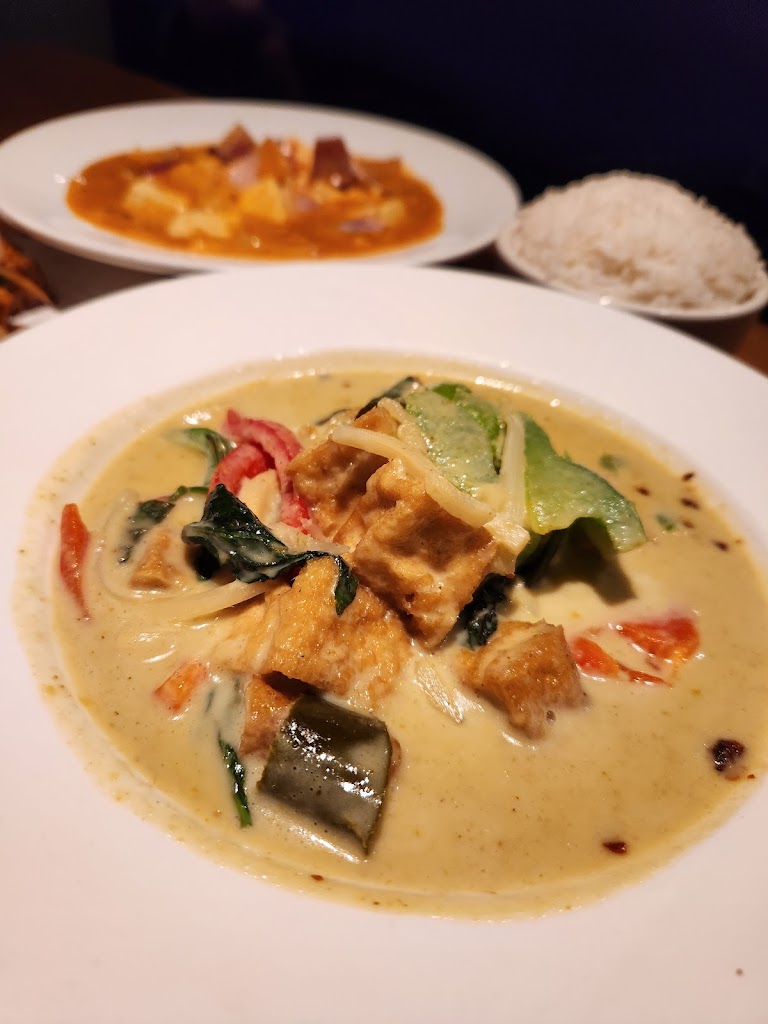 Bai Tong Thai Street Cafe