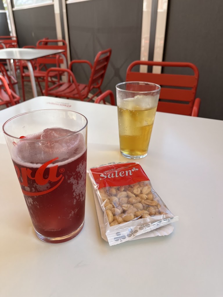 Cafeteria Kimera — Comida y bebida