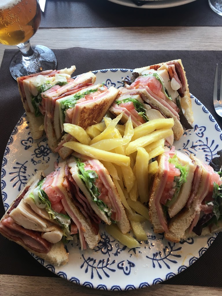 Cerveceria Arcos — Comida y bebida