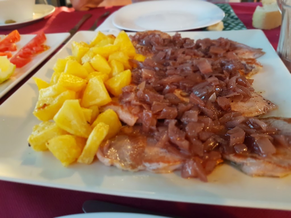 Bar La Caleta — Comida y bebida