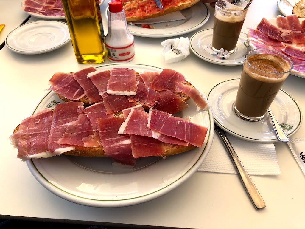 Meson Leo — Comida y bebida