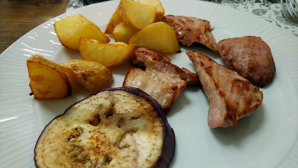 Bar La Taberneta — Comida y bebida