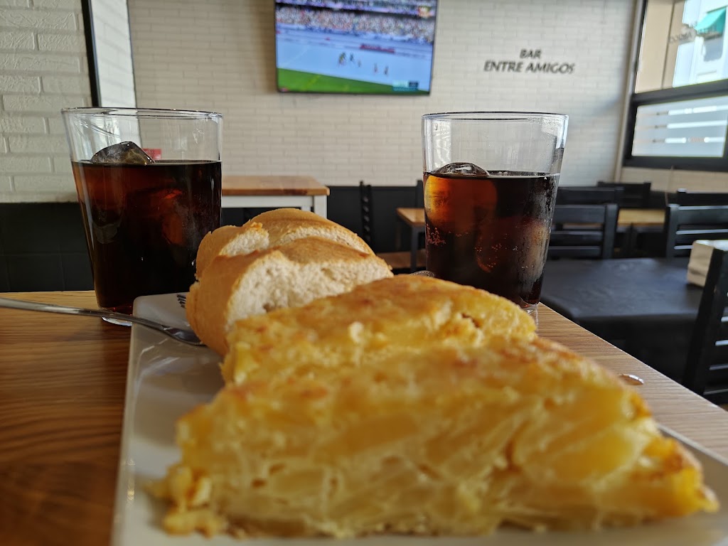 Bar Entre Amigos — Comida y bebida