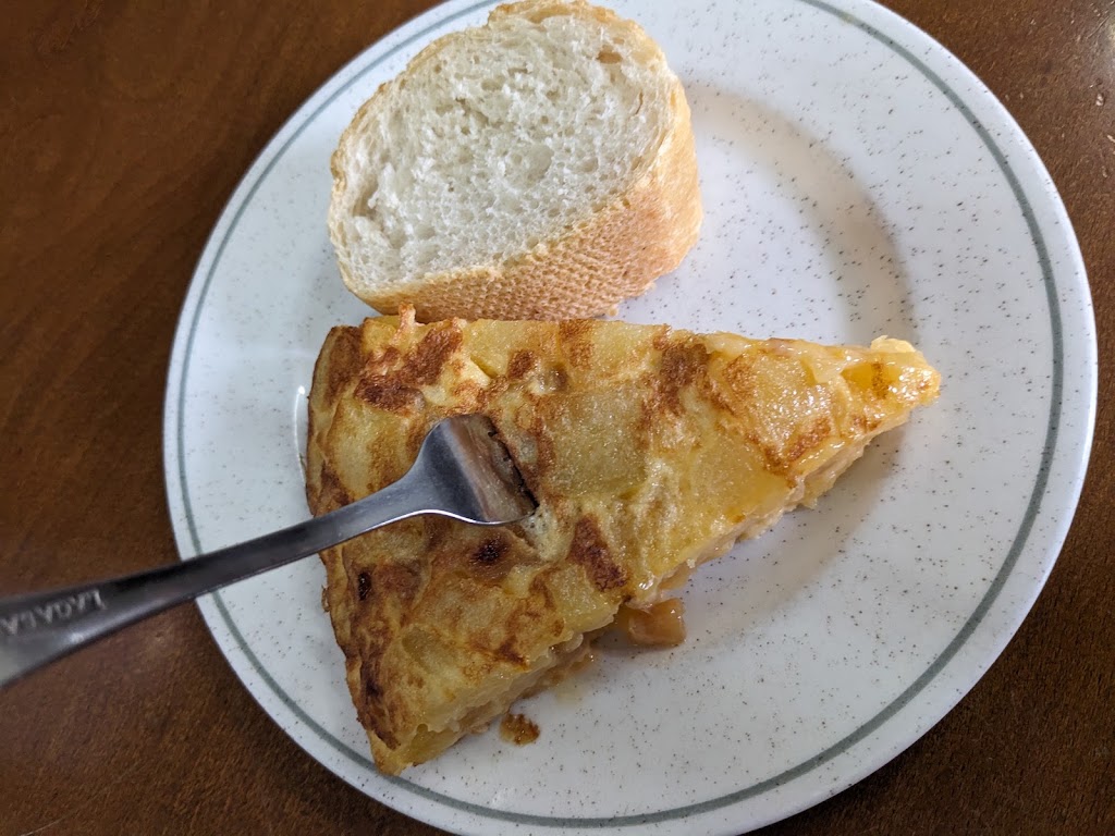 Moros Bar — Comida y bebida