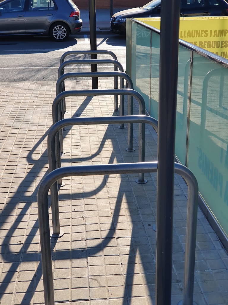 Aparcabicis 1 a FGC Creu Alta — Estacionamiento