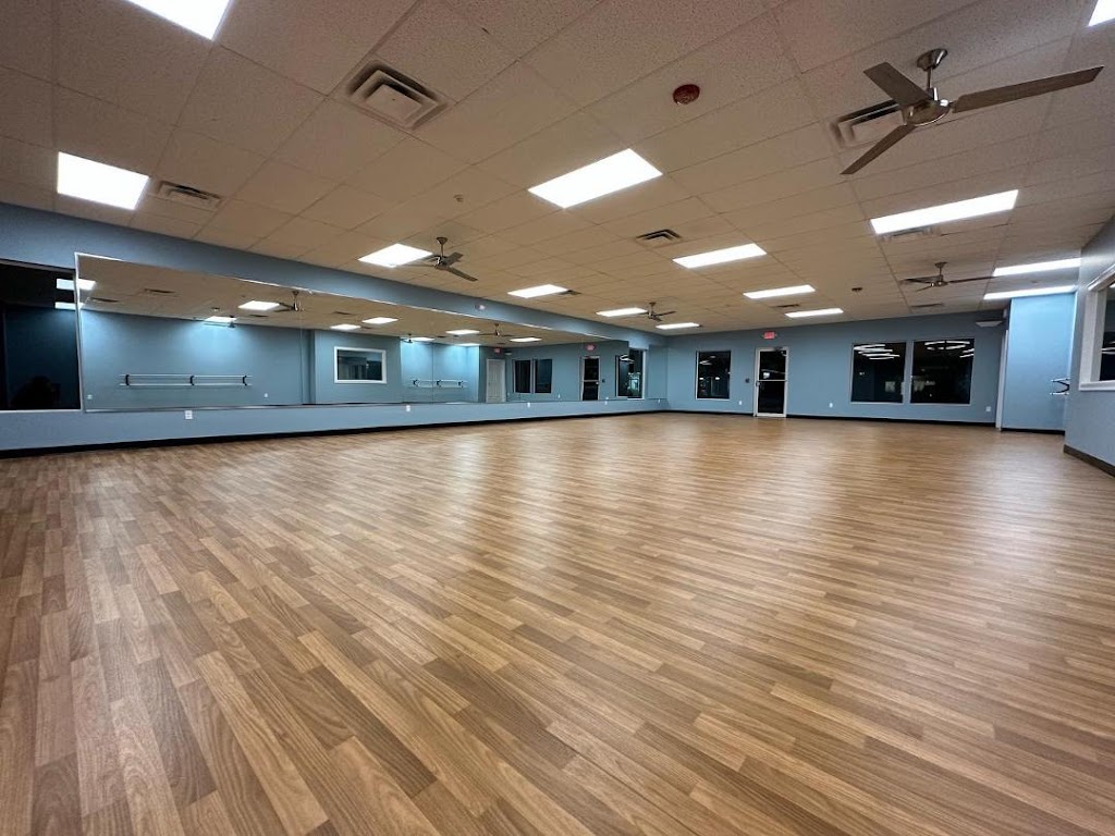  Judi T. Dance Studio / Party Line