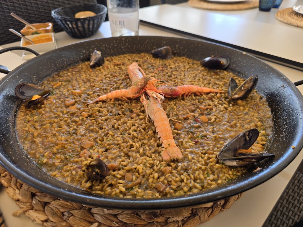 Botella Restaurant — Paella