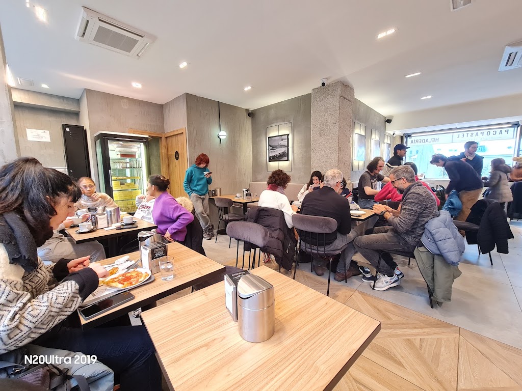 Cafeteria PACO PASTEL - La Plaza — Ambiente