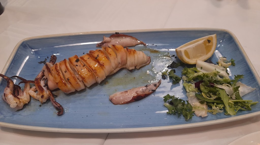 Titas Gastrobar — Comida y bebida