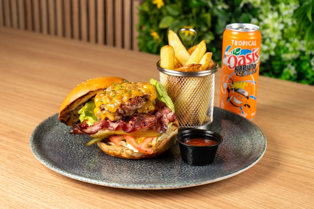 Hunger Grill Room — Comida y bebida