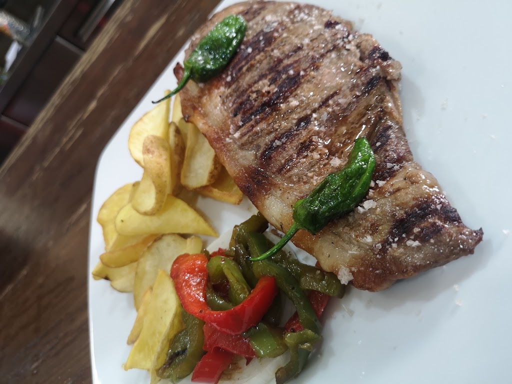 Restaurante bar los tito's — Comida y bebida