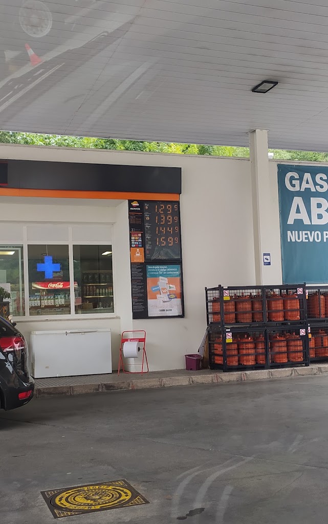 Estacion de Servicio Repsol — Exterior