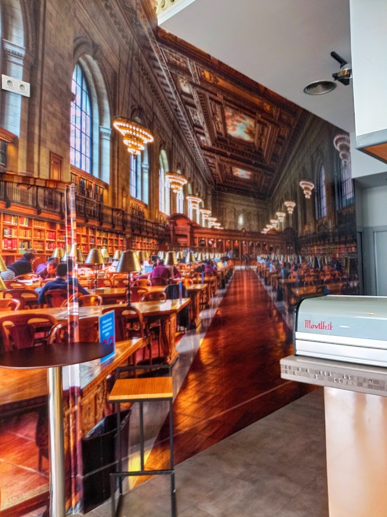 Bar Restaurante La Biblioteca — Ambiente