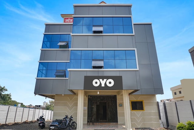 Oyo Flagship Hotel Crown Lodge