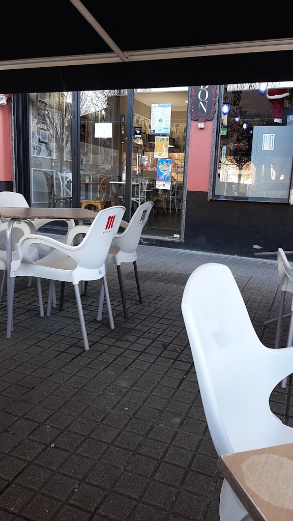 Cafe Bar Yves Coffee — Ambiente