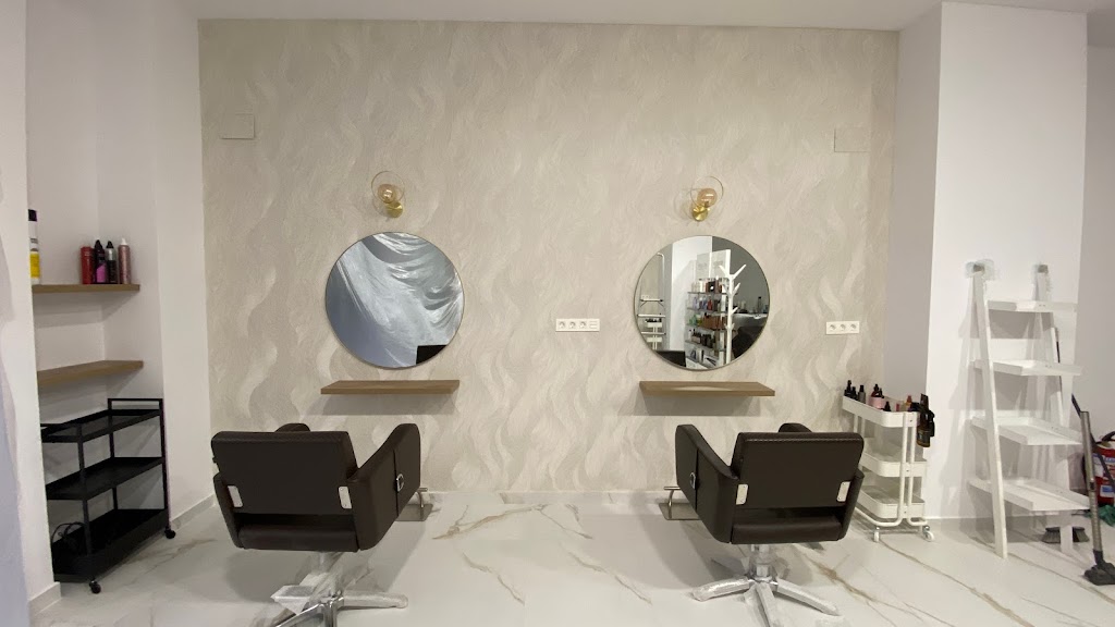 Denia Ciendones Estilista del Cabello — Del propietario