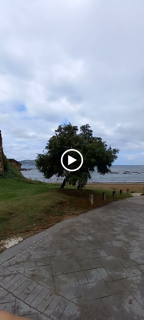 Txiringuito Playa Arrigunaga. Beach bar at Arrigunaga's beach — Videos