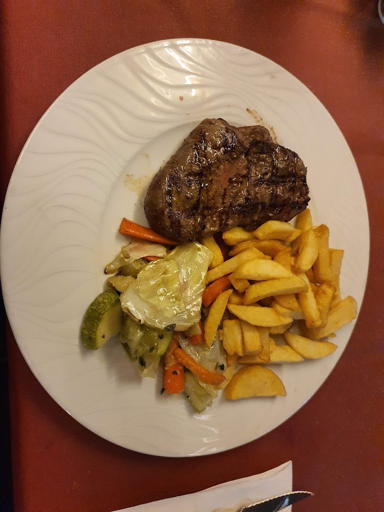 El Toro Bueno — Comida y bebida