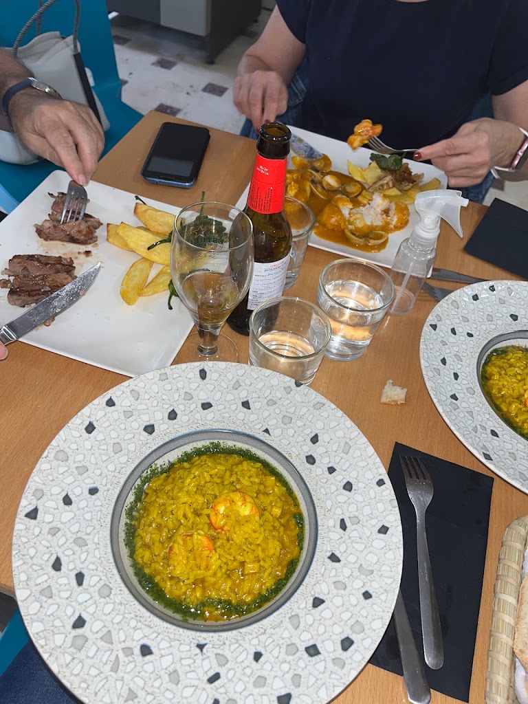 Llar dels Jubilats — Comida y bebida