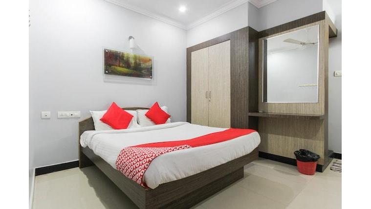 Oyo 46170 Hotel Ls