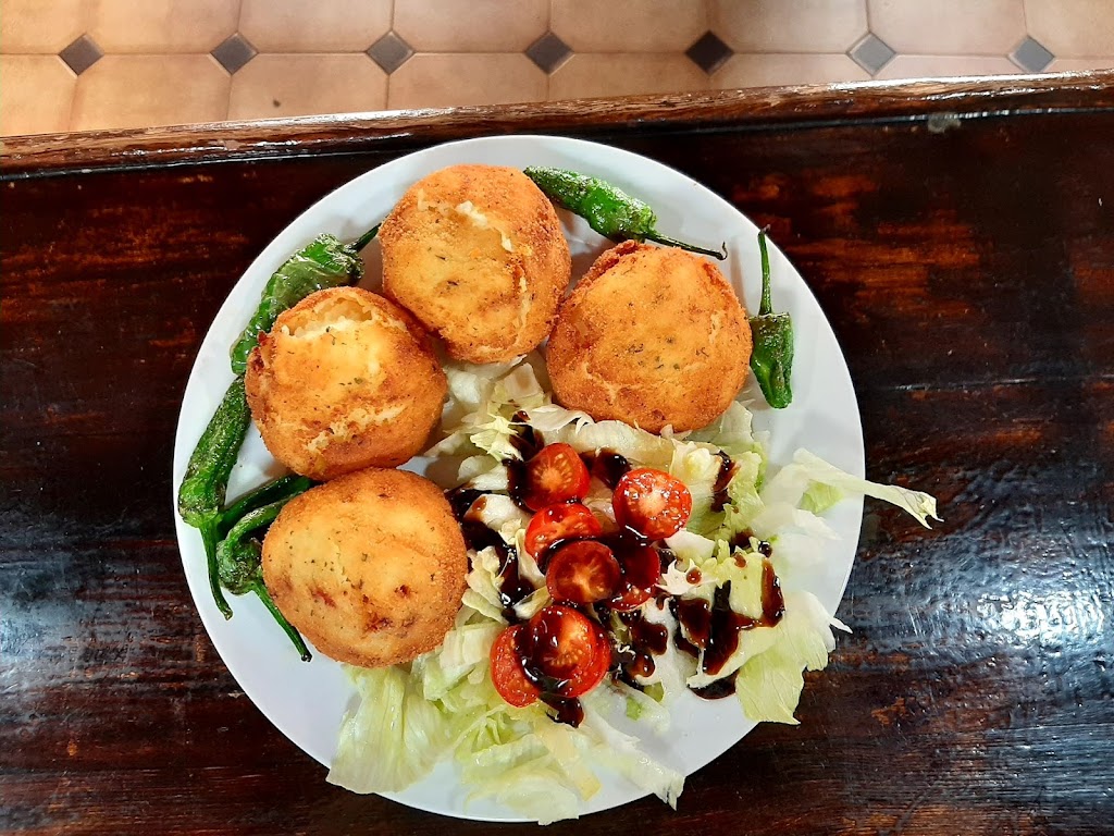 Bar Rabeno — Comida y bebida