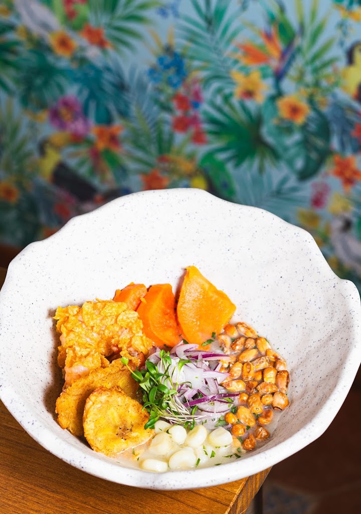 Restaurante E-Tika — Comida y bebida