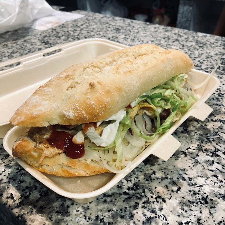 Cafeteria Bagueteria A Tu Manera — Comida y bebida